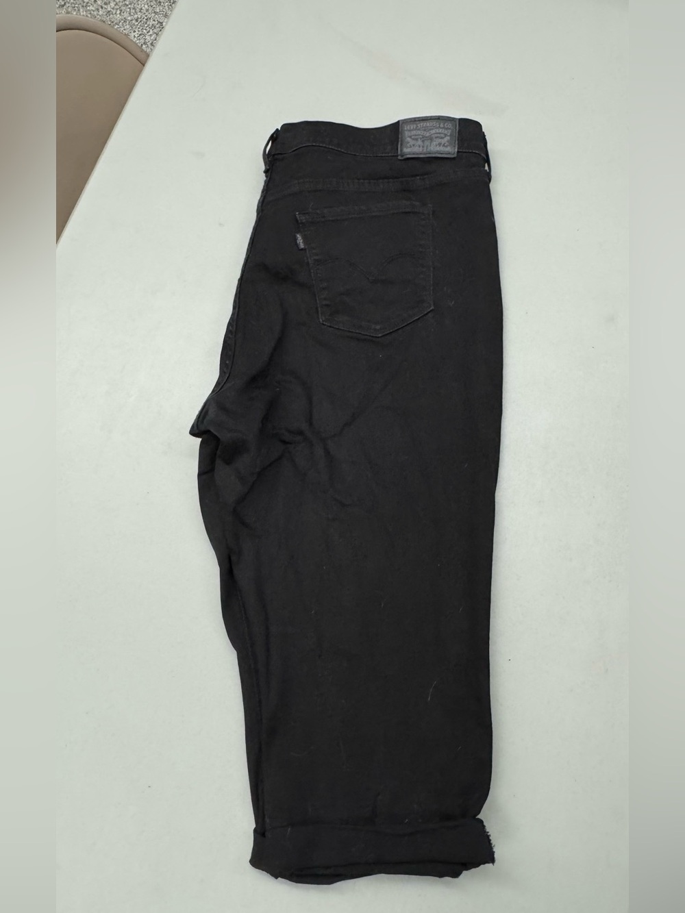 Signature by Levi Strauss Women's Cropped Roll cuff Capri Jeans Pants in Black